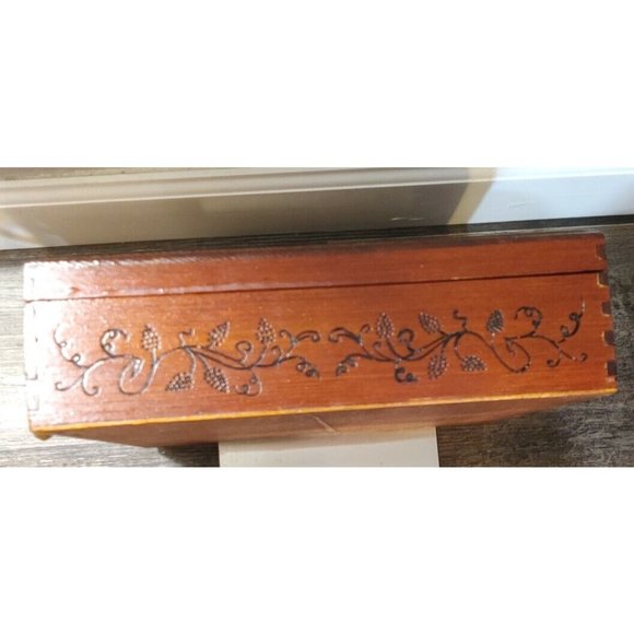 Wooden Handmade Folk Art Carved Painted Lover Carrying Box 12x10x3" Signed OOAK - Picture 8 of 16